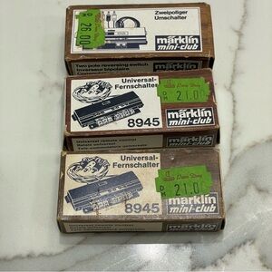 Märklin Gauge Z 8947 Two-Pole Switch + 8945 Universal Remote Switch (2)